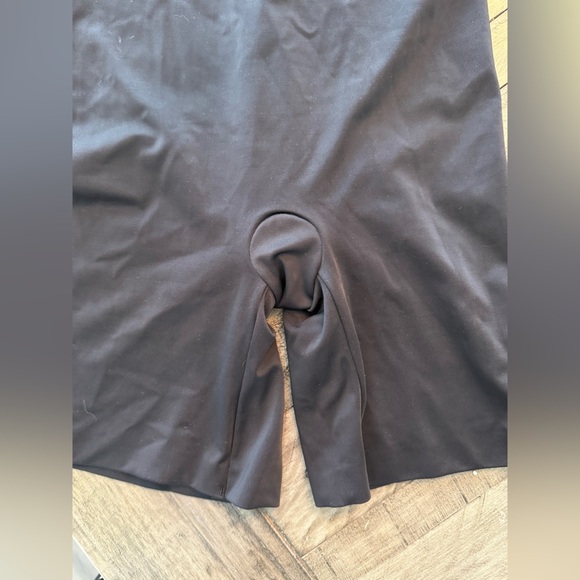 BNWT Assets High Waist Mid Thigh Shapewear, size medium. - Picture 4 of 5